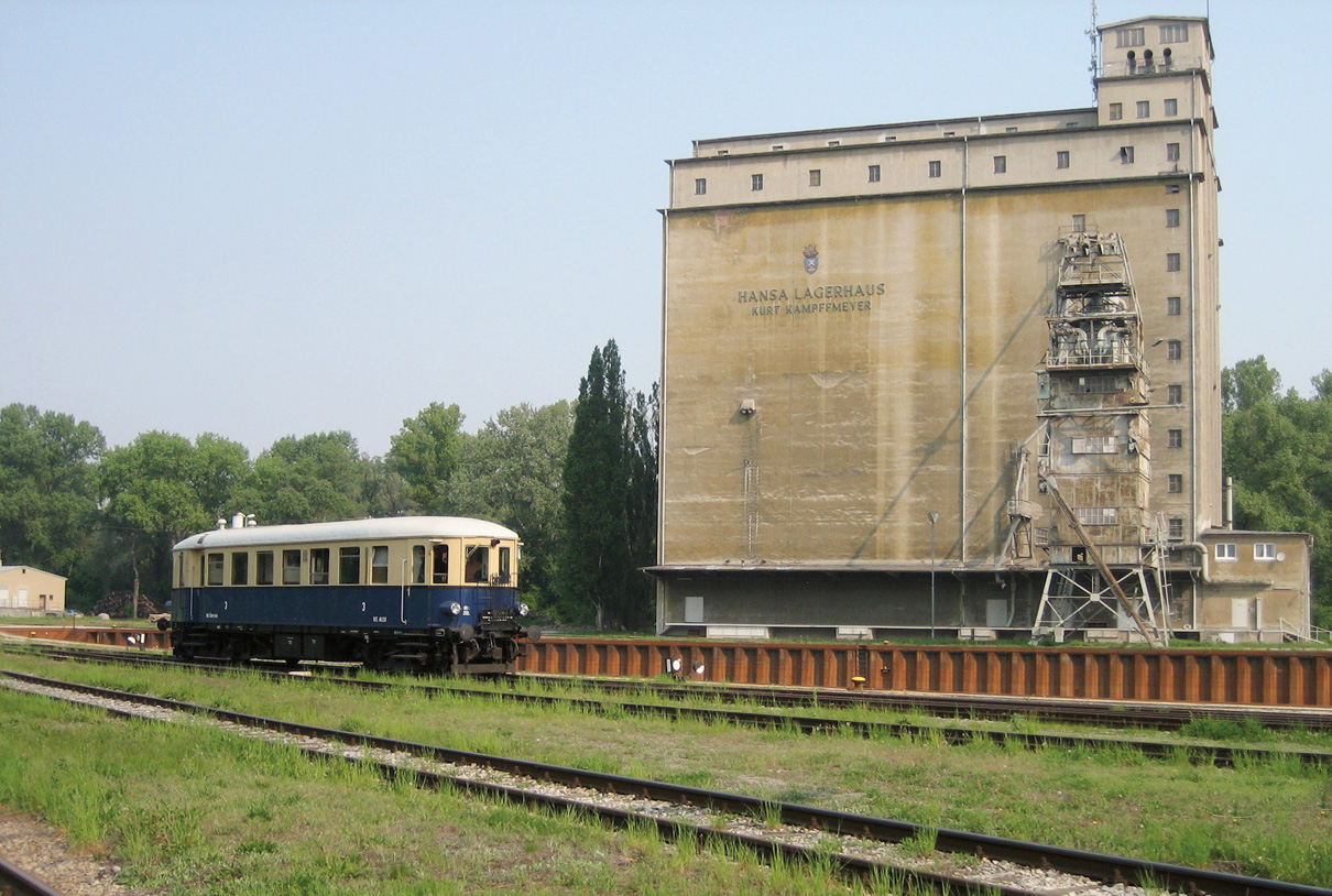 Travel/documentary: Abandoned ware house at Vienna Alberner Hafen